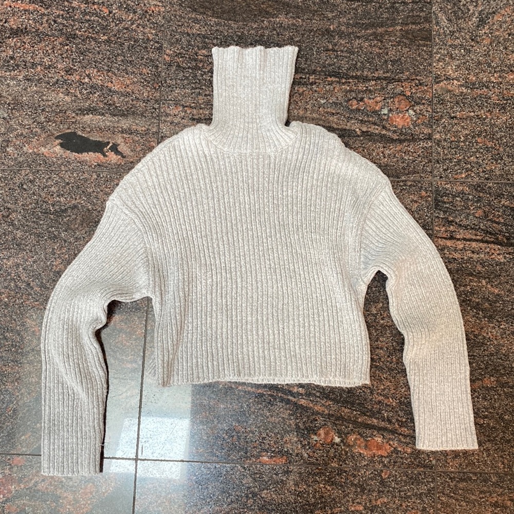 Garage Crop Turtle Neck -Small Light Gray